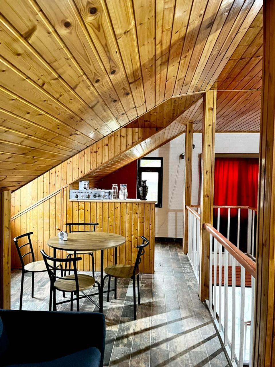 Nino & Irodi'S Guest House Koetaisi Buitenkant foto