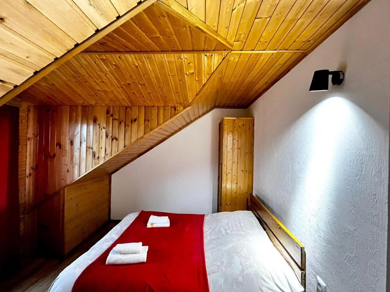 Nino & Irodi'S Guest House Koetaisi Buitenkant foto