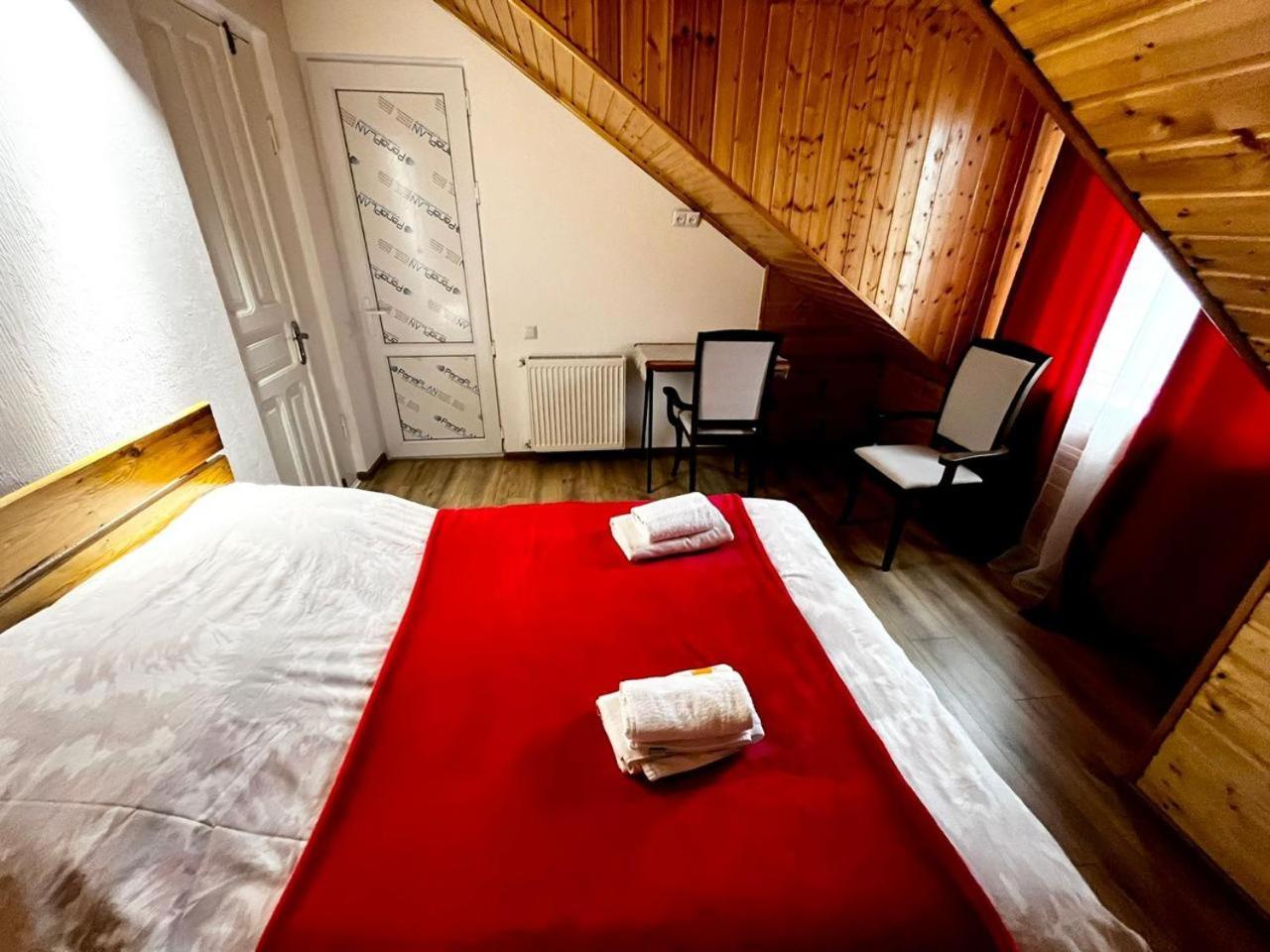 Nino & Irodi'S Guest House Koetaisi Buitenkant foto