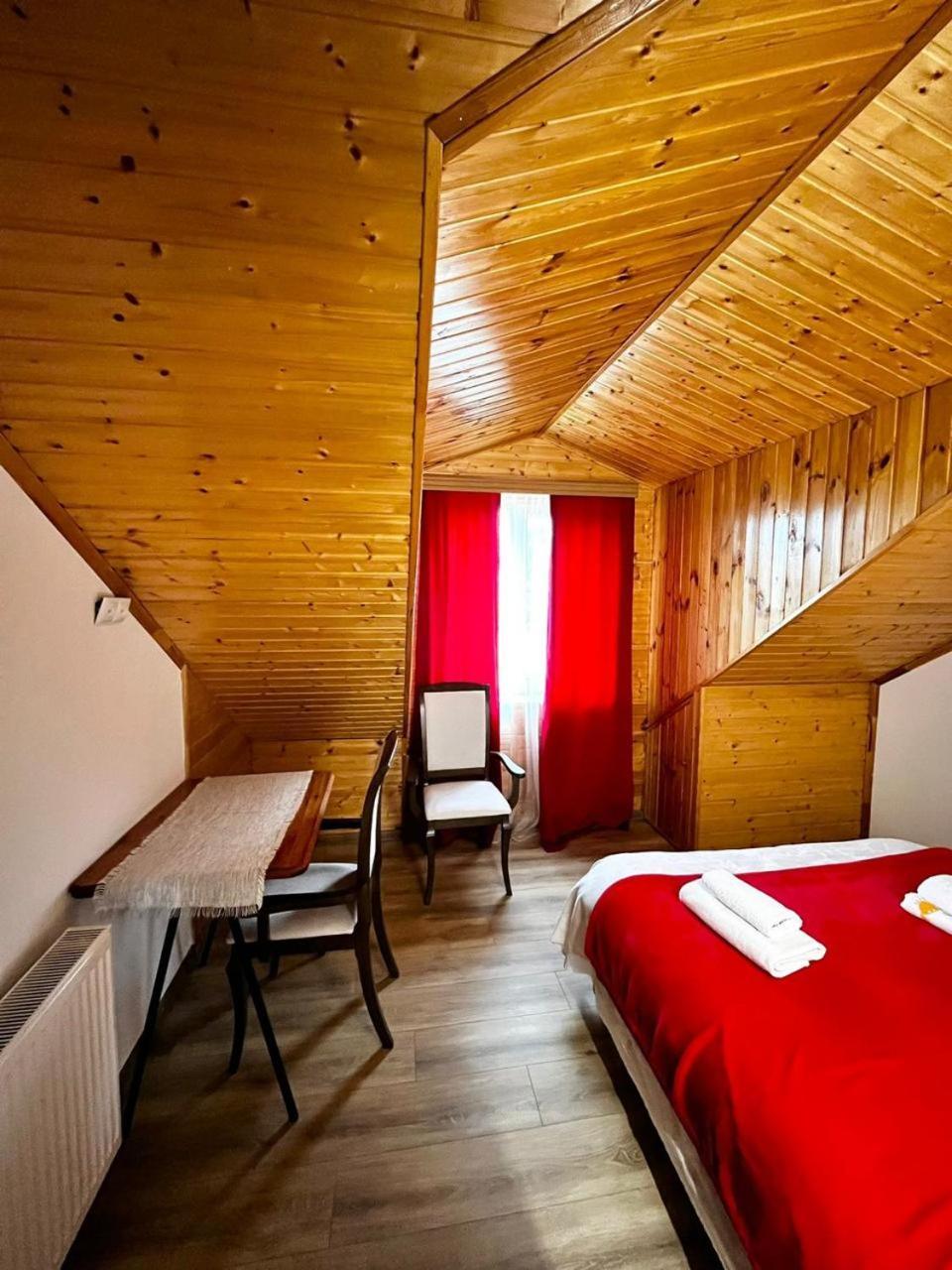 Nino & Irodi'S Guest House Koetaisi Buitenkant foto